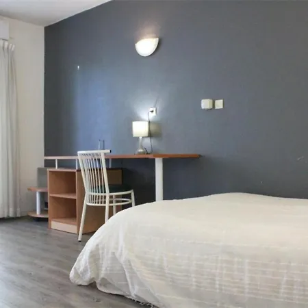 Apartment Avec Terrasse Et Piscine A La Rochelle - A Proximite - Fr-1-246-183 *