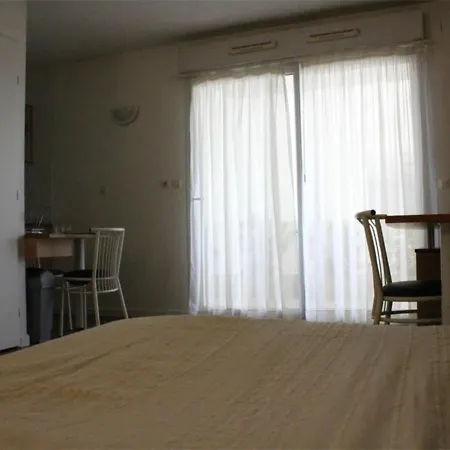 Apartment Avec Terrasse Et Piscine A La Rochelle - A Proximite - Fr-1-246-183
