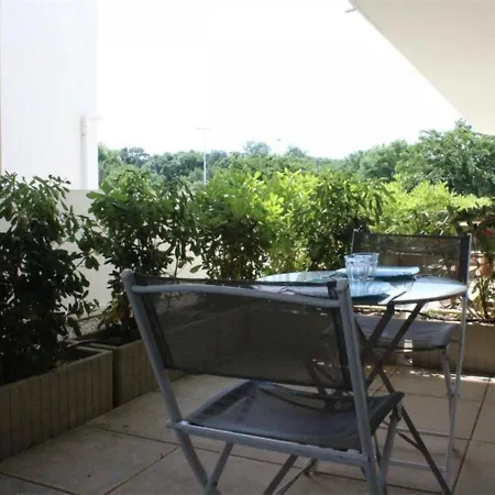 Avec Terrasse Et Piscine A La Rochelle - A Proximite - Fr-1-246-183 Apartment