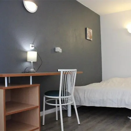 Avec Terrasse Et Piscine A La Rochelle - A Proximite - Fr-1-246-183 Apartment